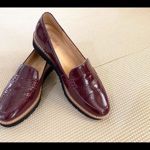 NATURALIZER slip on loafers